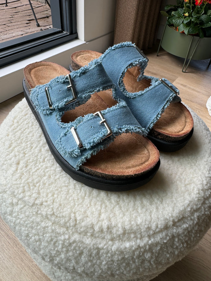 Denim flipflops