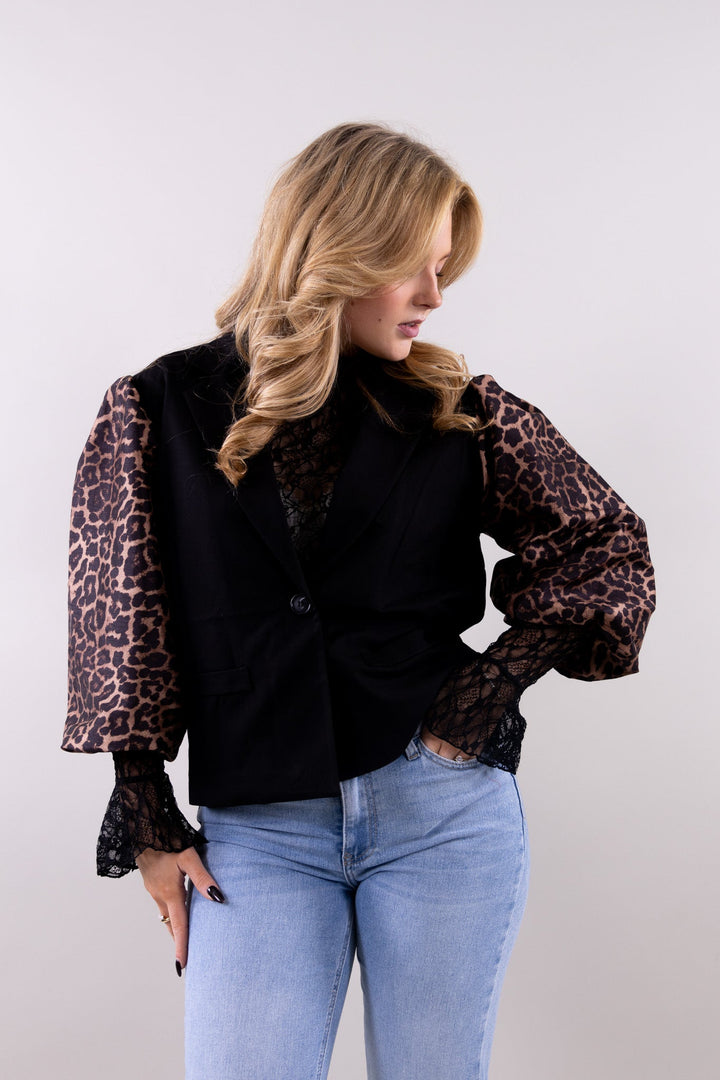 Floor leopard blazer